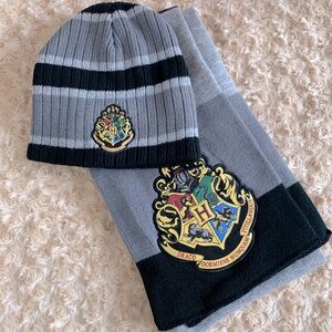 Bioworld Harry Potter House Crest Unisex Hat Scarf Set